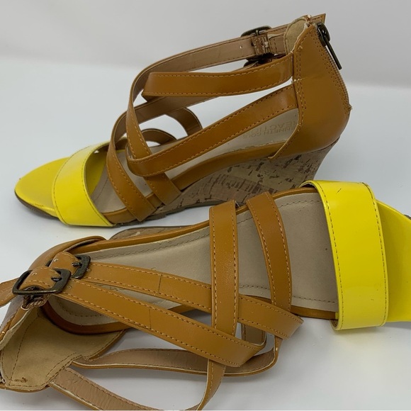 KENNETH COLE Reaction Yellow Wedges - Picture 5 of 13